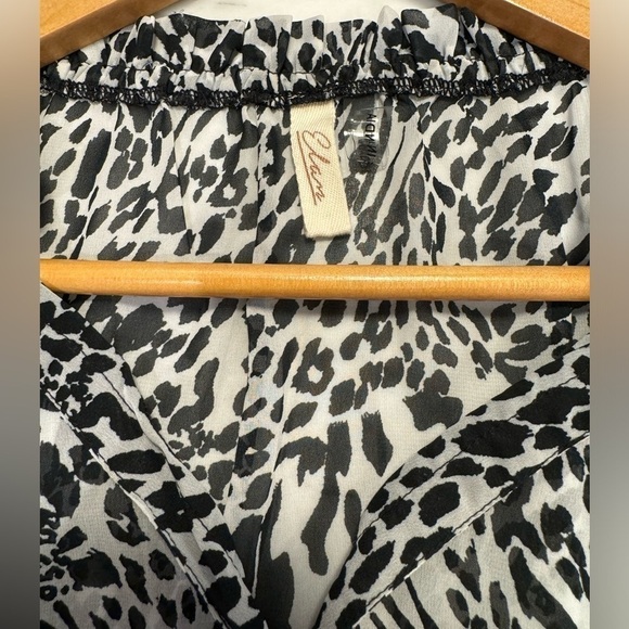 Tiger print or cat print blouse black and white size M - Picture 3 of 7